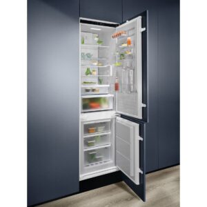 Хладилник с фризер Electrolux ENP7MD19S